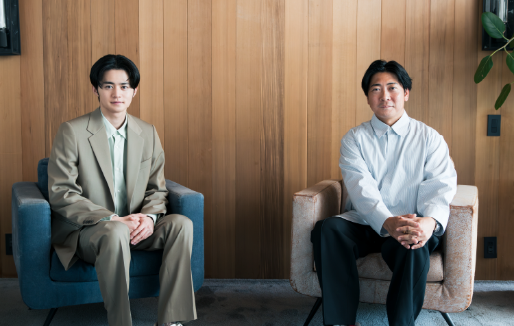 鈴鹿央士様 末長一範 対談写真